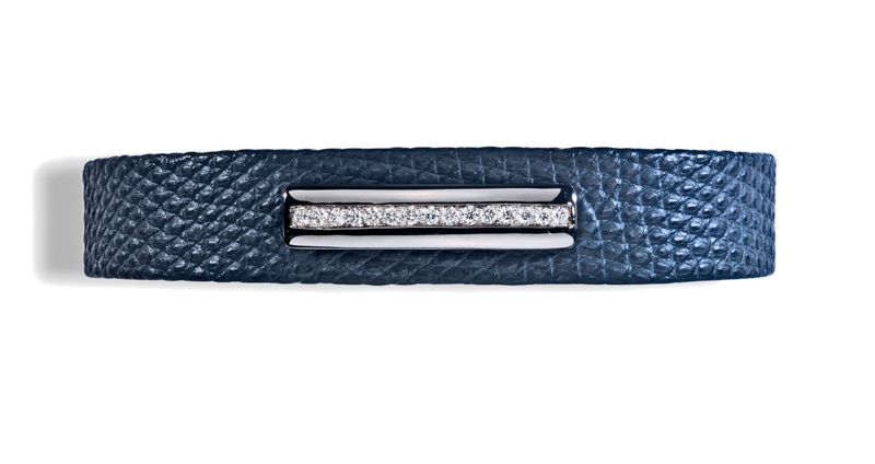 Bracelet in matte blue lizard leather and white diamonds on black gold plaque