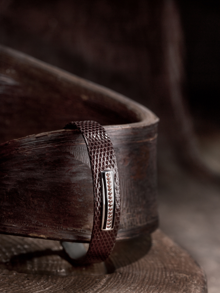 bracelet in shiny brown lizard leather,  cognac diamonds on grey gold and black enamel