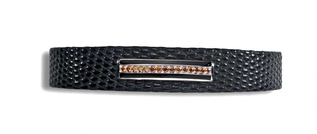 Bracelet in matte black lizard leather, cognac diamonds on grey gold and black enamel